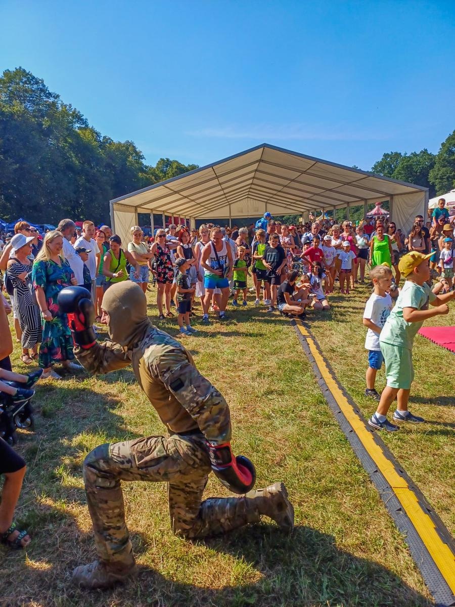 Zdjęcie w galerii na portalu naszraciborz.pl: Tłumy na pikniku mundurowych w Rudach [FOTO] wiadomości z regionu