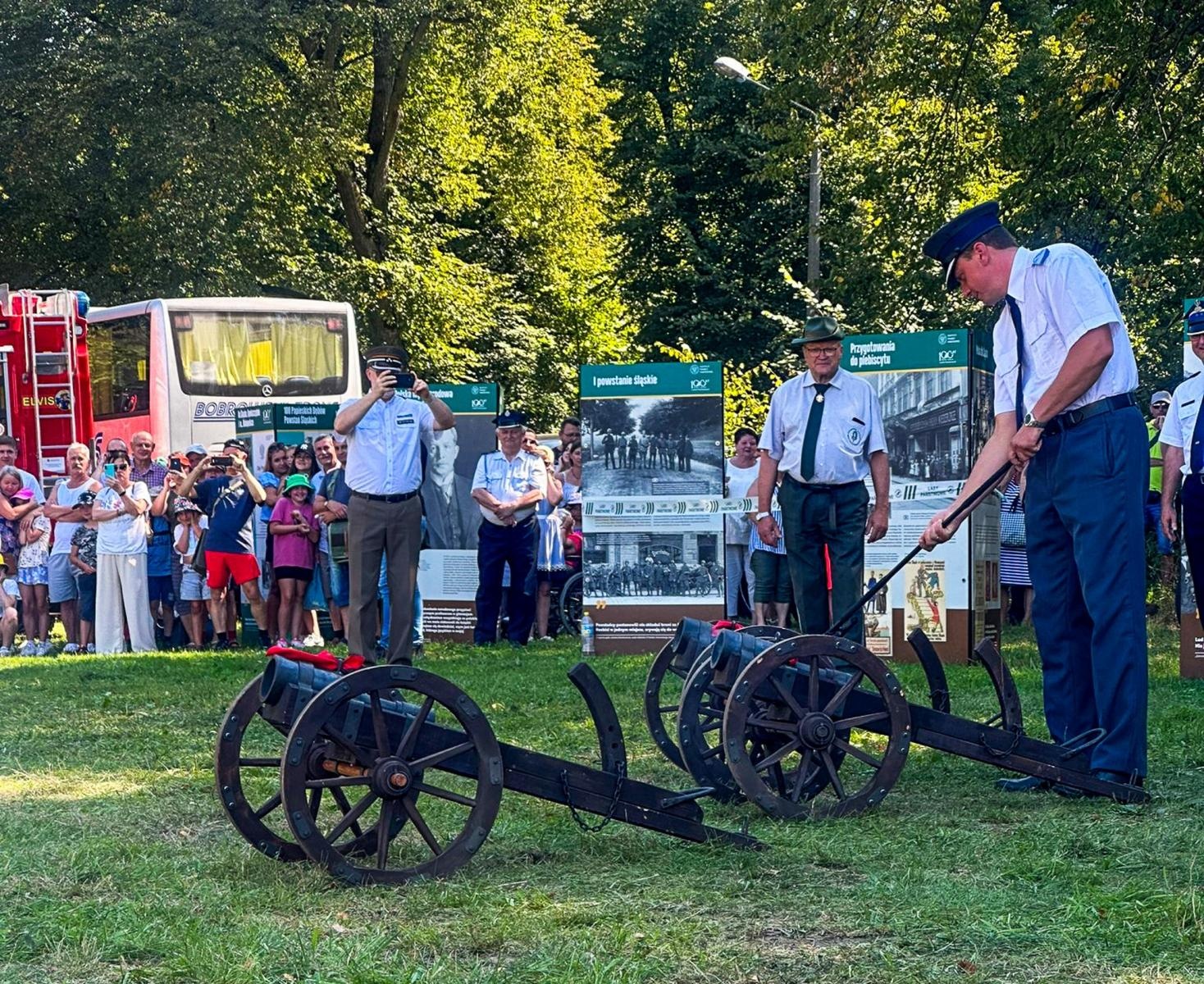 Zdjęcie w galerii na portalu naszraciborz.pl: Tłumy na pikniku mundurowych w Rudach [FOTO] wiadomości z regionu