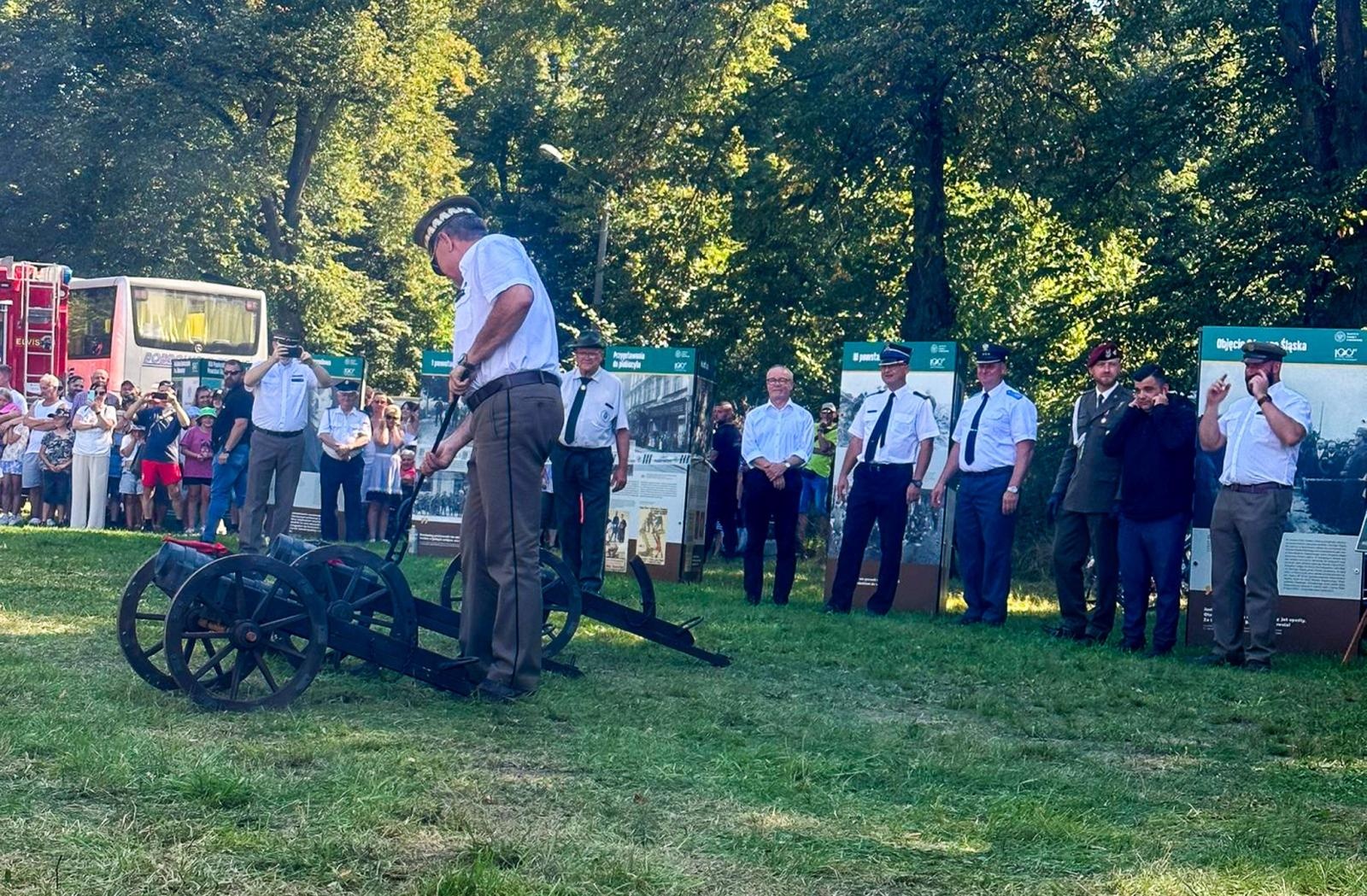 Zdjęcie w galerii na portalu naszraciborz.pl: Tłumy na pikniku mundurowych w Rudach [FOTO] wiadomości z regionu