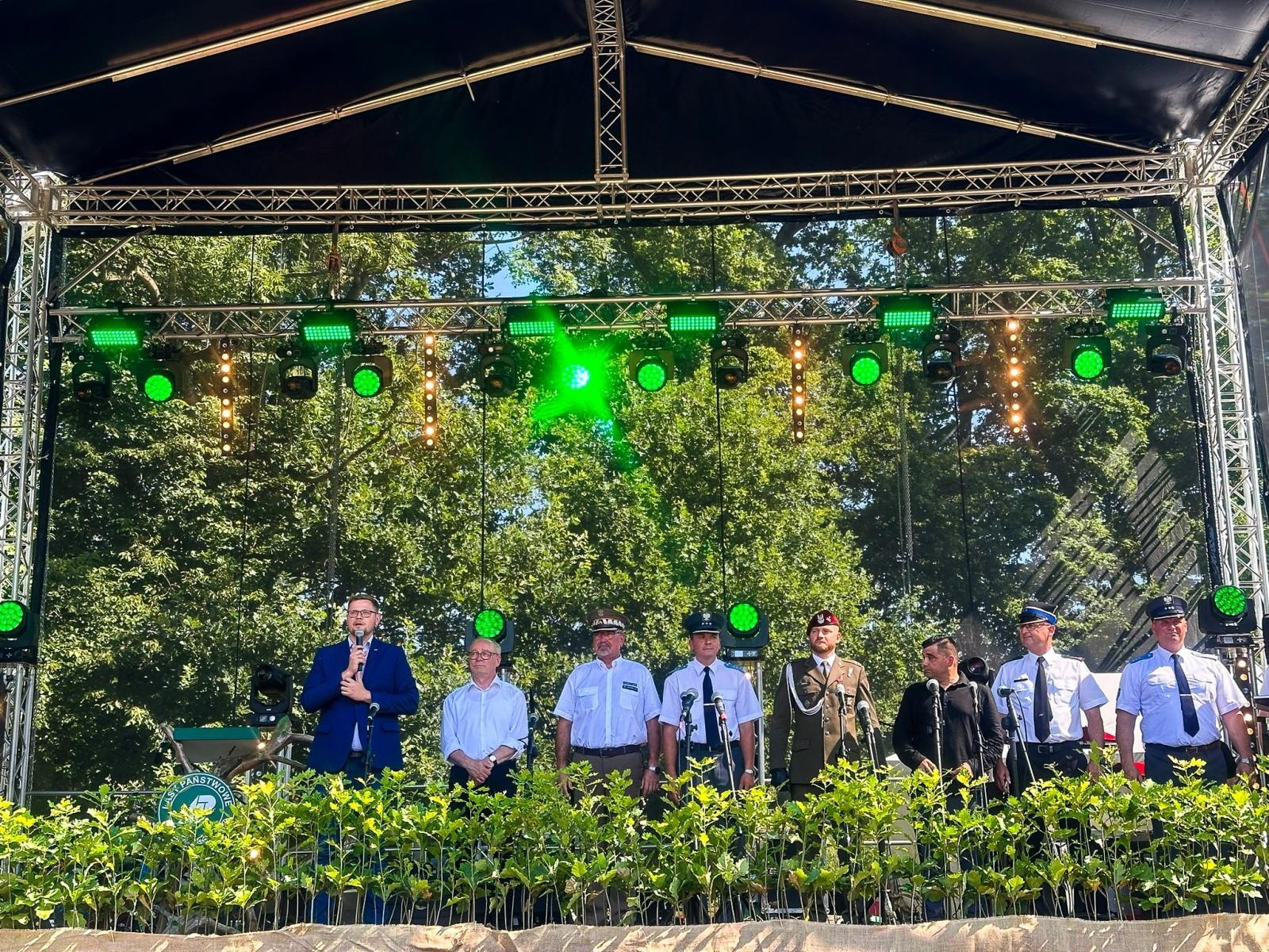 Zdjęcie w galerii na portalu naszraciborz.pl: Tłumy na pikniku mundurowych w Rudach [FOTO] wiadomości z regionu