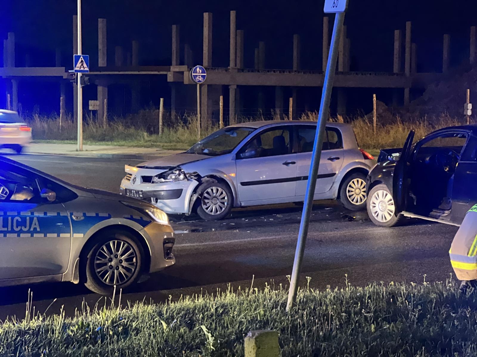 Zdjęcie w galerii na portalu naszraciborz.pl: Opel i renault zderzyły się na mycie [FOTO] wiadomości z regionu
