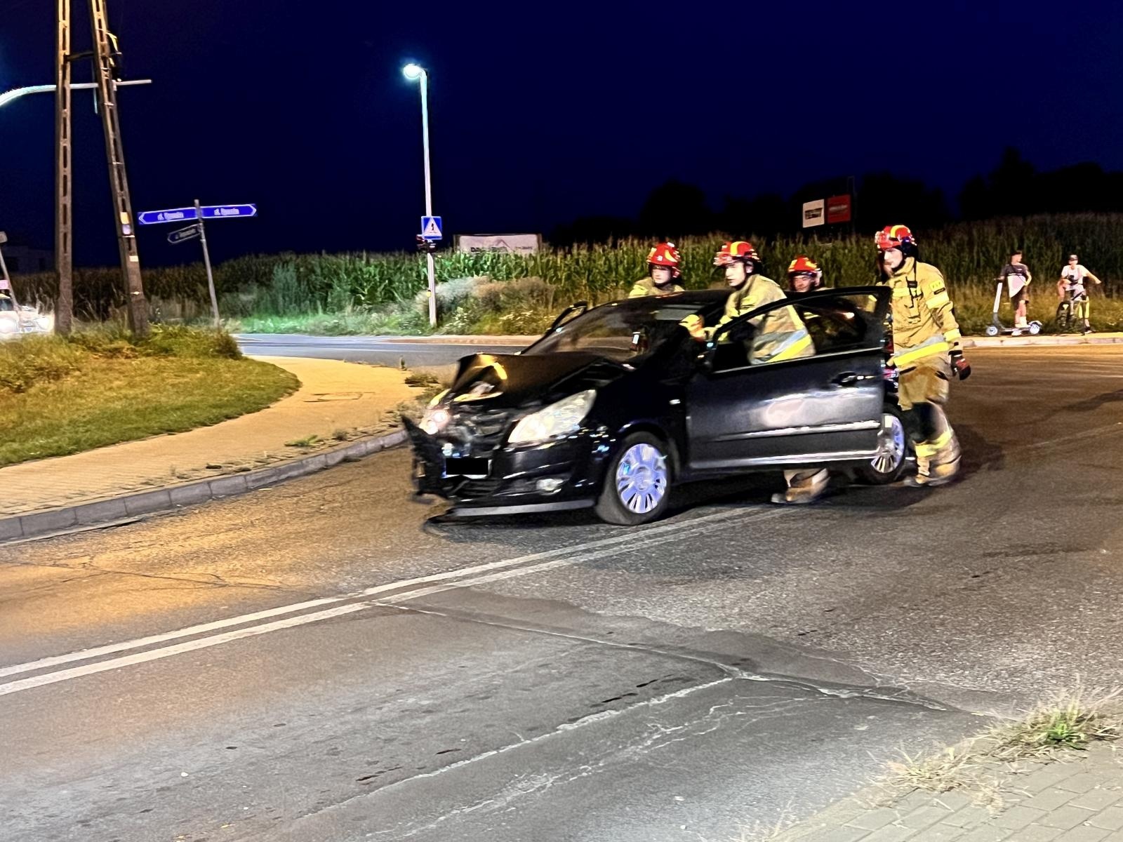 Zdjęcie w galerii na portalu naszraciborz.pl: Opel i renault zderzyły się na mycie [FOTO] wiadomości z regionu