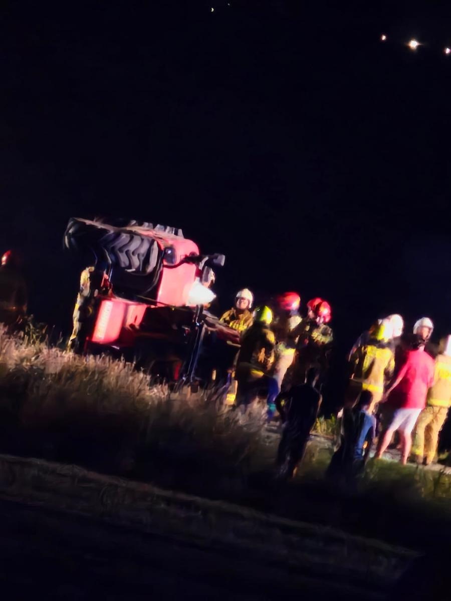 Zdjęcie w galerii na portalu naszraciborz.pl: Maszyna rolnicza przewróciła się w Bolesławiu. Za kierownicą 17-latek wiadomości z regionu