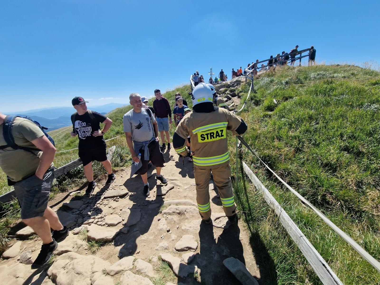 Zdjęcie w galerii na portalu naszraciborz.pl: Tarnica zaliczona. Kolejny szczyt na szlaku strażaków propagujących dawstwo szpiku wiadomości z regionu