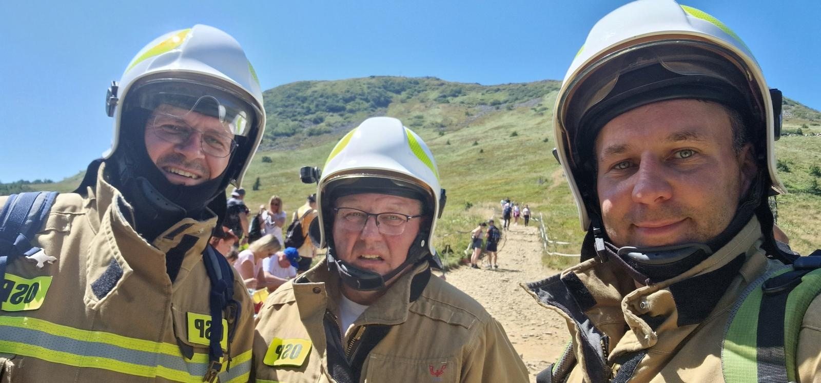 Zdjęcie w galerii na portalu naszraciborz.pl: Tarnica zaliczona. Kolejny szczyt na szlaku strażaków propagujących dawstwo szpiku wiadomości z regionu