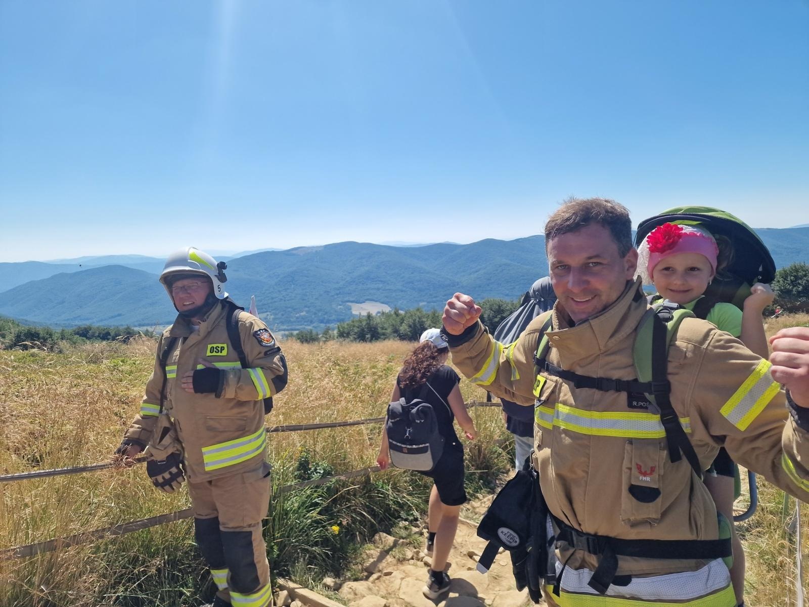 Zdjęcie w galerii na portalu naszraciborz.pl: Tarnica zaliczona. Kolejny szczyt na szlaku strażaków propagujących dawstwo szpiku wiadomości z regionu