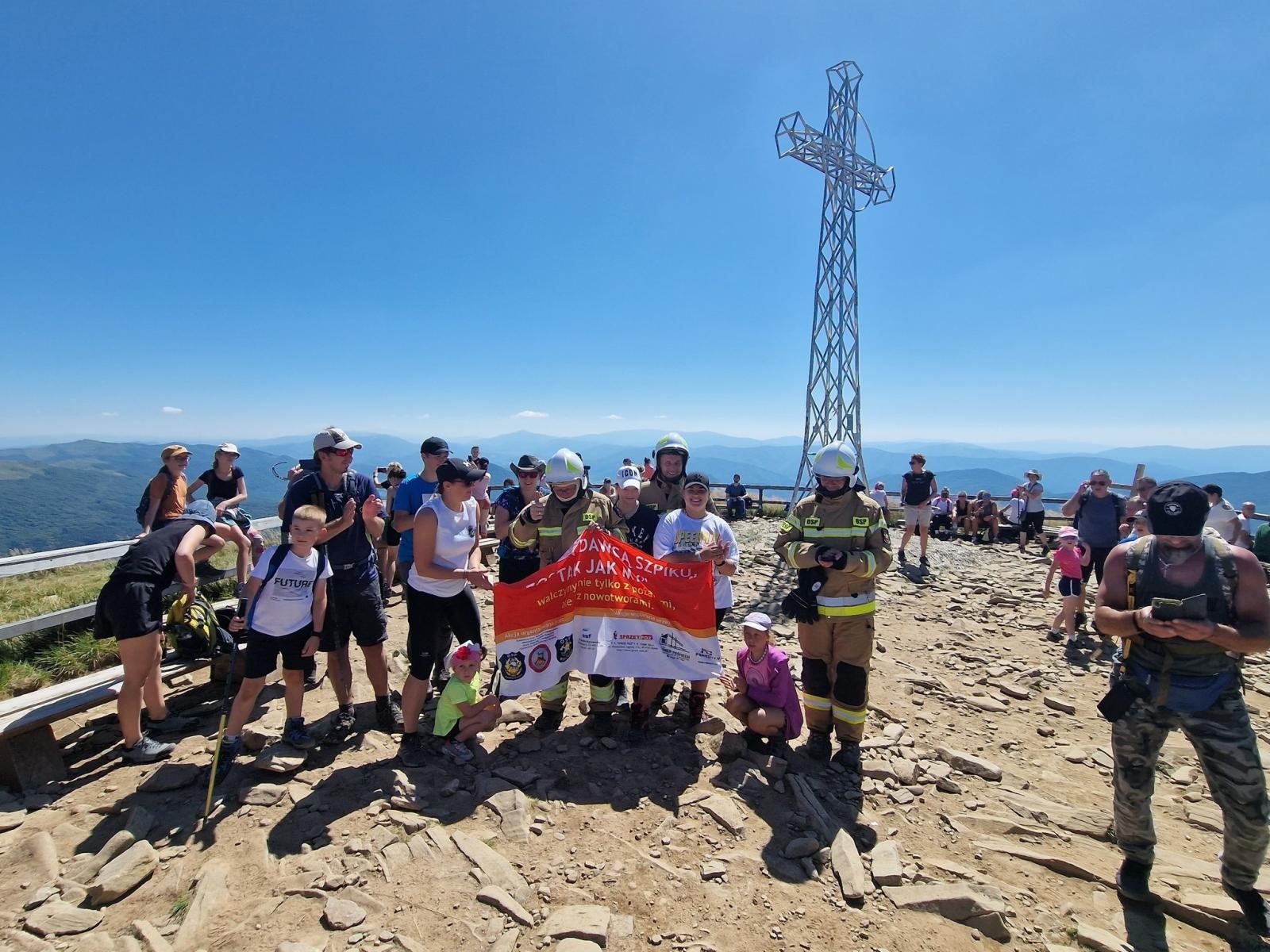 Zdjęcie w galerii na portalu naszraciborz.pl: Tarnica zaliczona. Kolejny szczyt na szlaku strażaków propagujących dawstwo szpiku wiadomości z regionu
