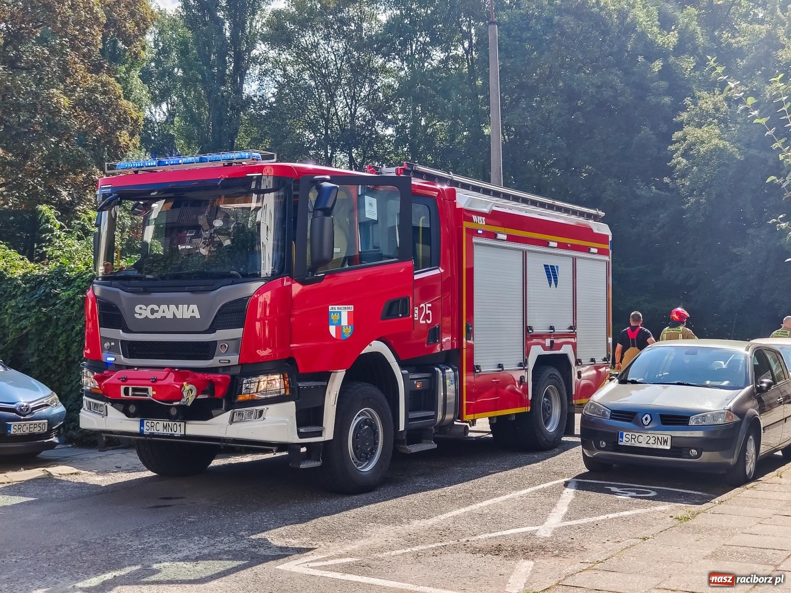 Zdjęcie w galerii na portalu naszraciborz.pl: Cztery zastępy w akcji przy Drzymały [FOTO] wiadomości z regionu