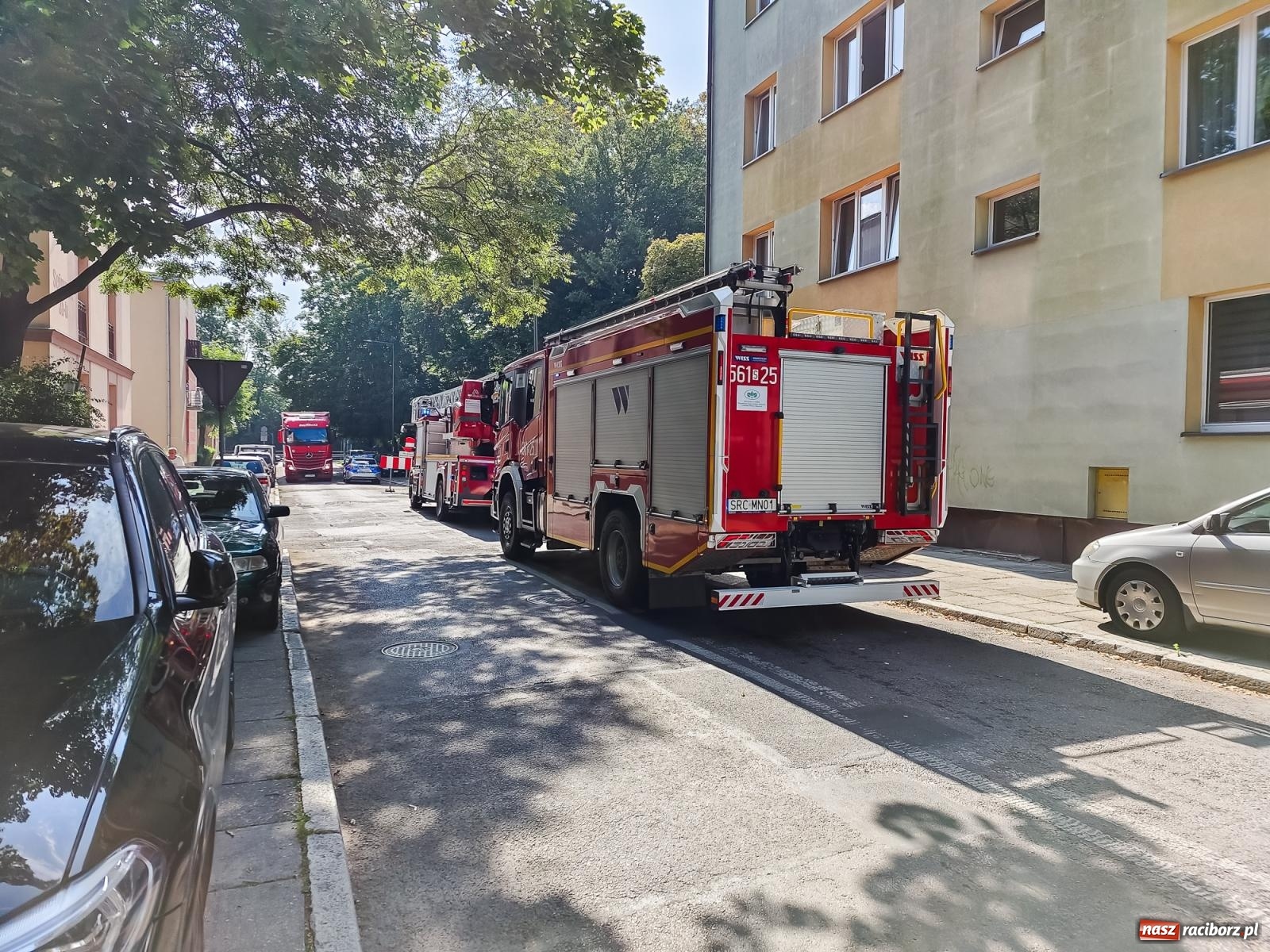 Zdjęcie w galerii na portalu naszraciborz.pl: Cztery zastępy w akcji przy Drzymały [FOTO] wiadomości z regionu