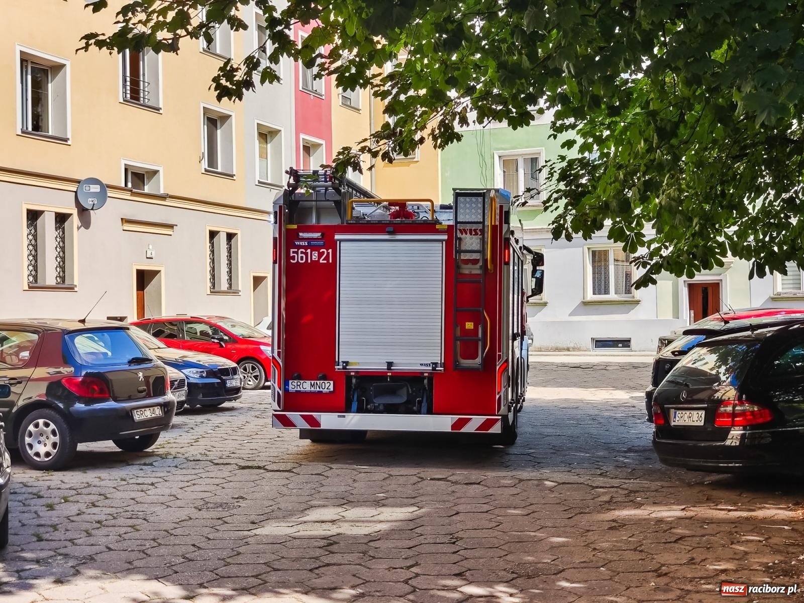 Zdjęcie w galerii na portalu naszraciborz.pl: Cztery zastępy w akcji przy Drzymały [FOTO] wiadomości z regionu