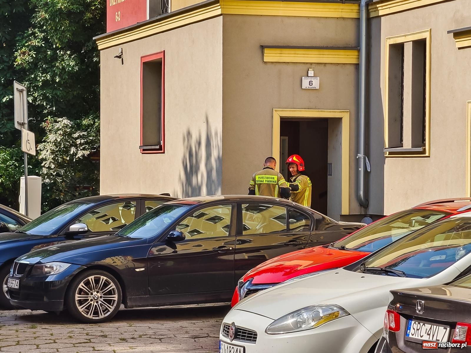 Zdjęcie w galerii na portalu naszraciborz.pl: Cztery zastępy w akcji przy Drzymały [FOTO] wiadomości z regionu