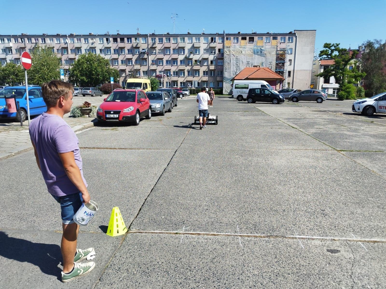 Zdjęcie w galerii na portalu naszraciborz.pl: Na tropie tajemnic. Radar na placu Długosza wiadomości z regionu