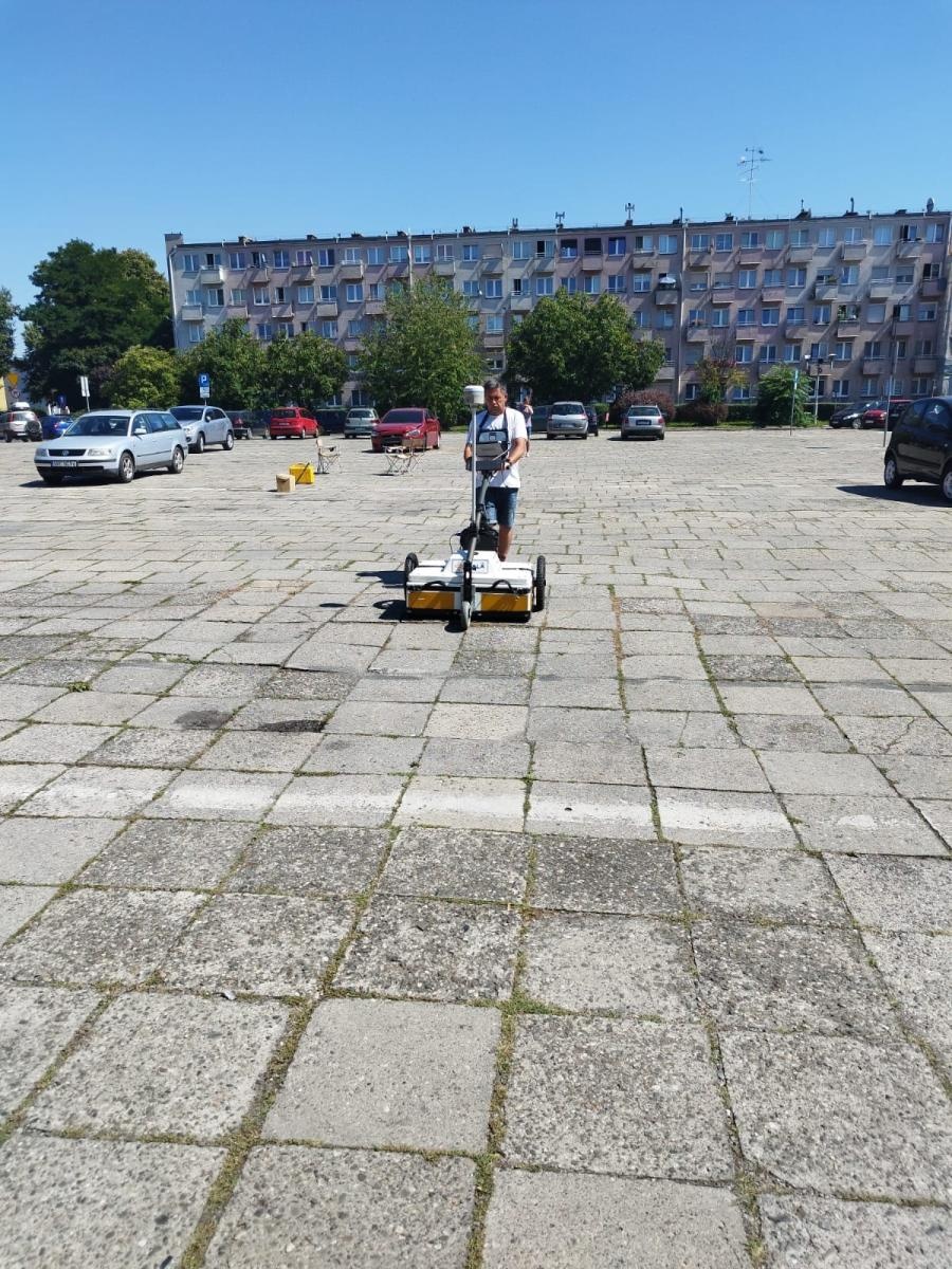 Zdjęcie w galerii na portalu naszraciborz.pl: Na tropie tajemnic. Radar na placu Długosza wiadomości z regionu