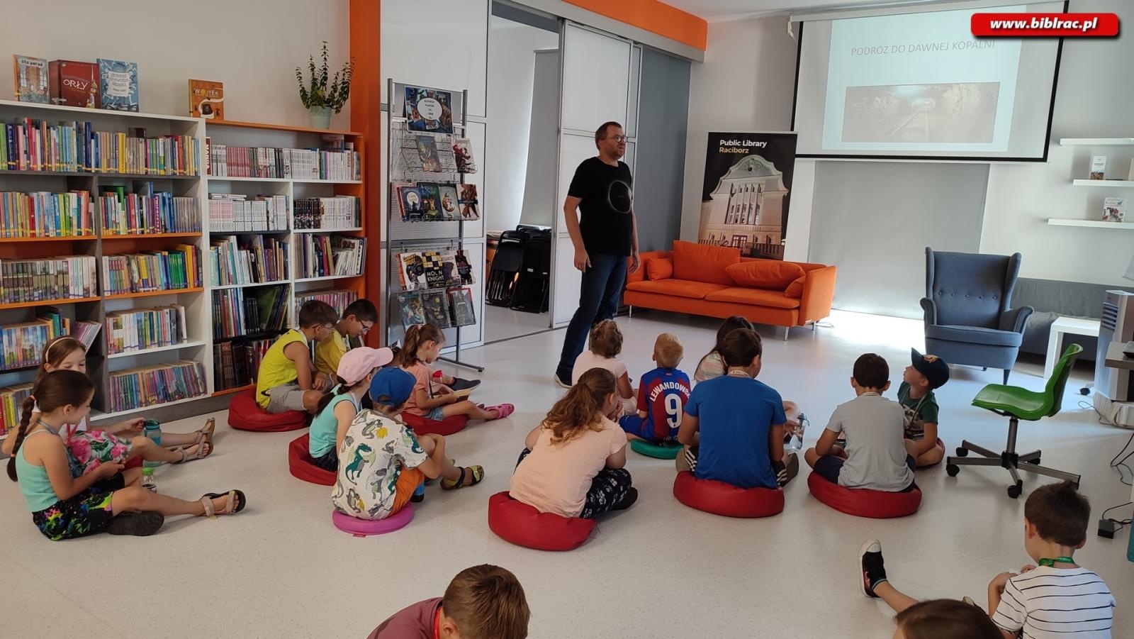 Zdjęcie w galerii na portalu naszraciborz.pl: Podróż do dawnej kopalni podczas Lata z Biblioteką wiadomości z regionu