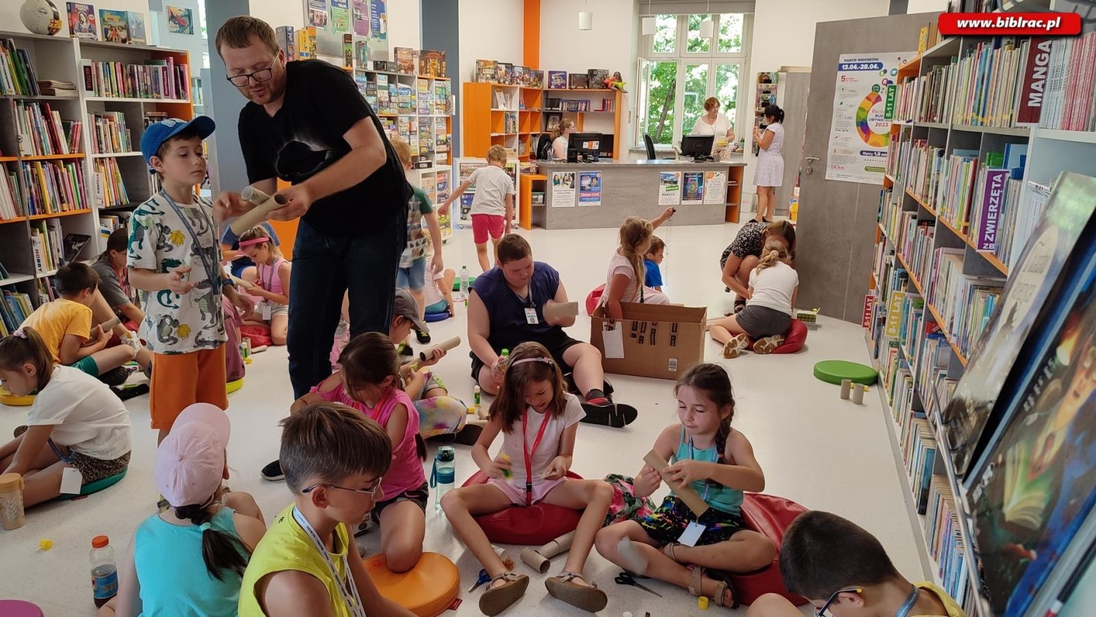 Zdjęcie w galerii na portalu naszraciborz.pl: Podróż do dawnej kopalni podczas Lata z Biblioteką wiadomości z regionu