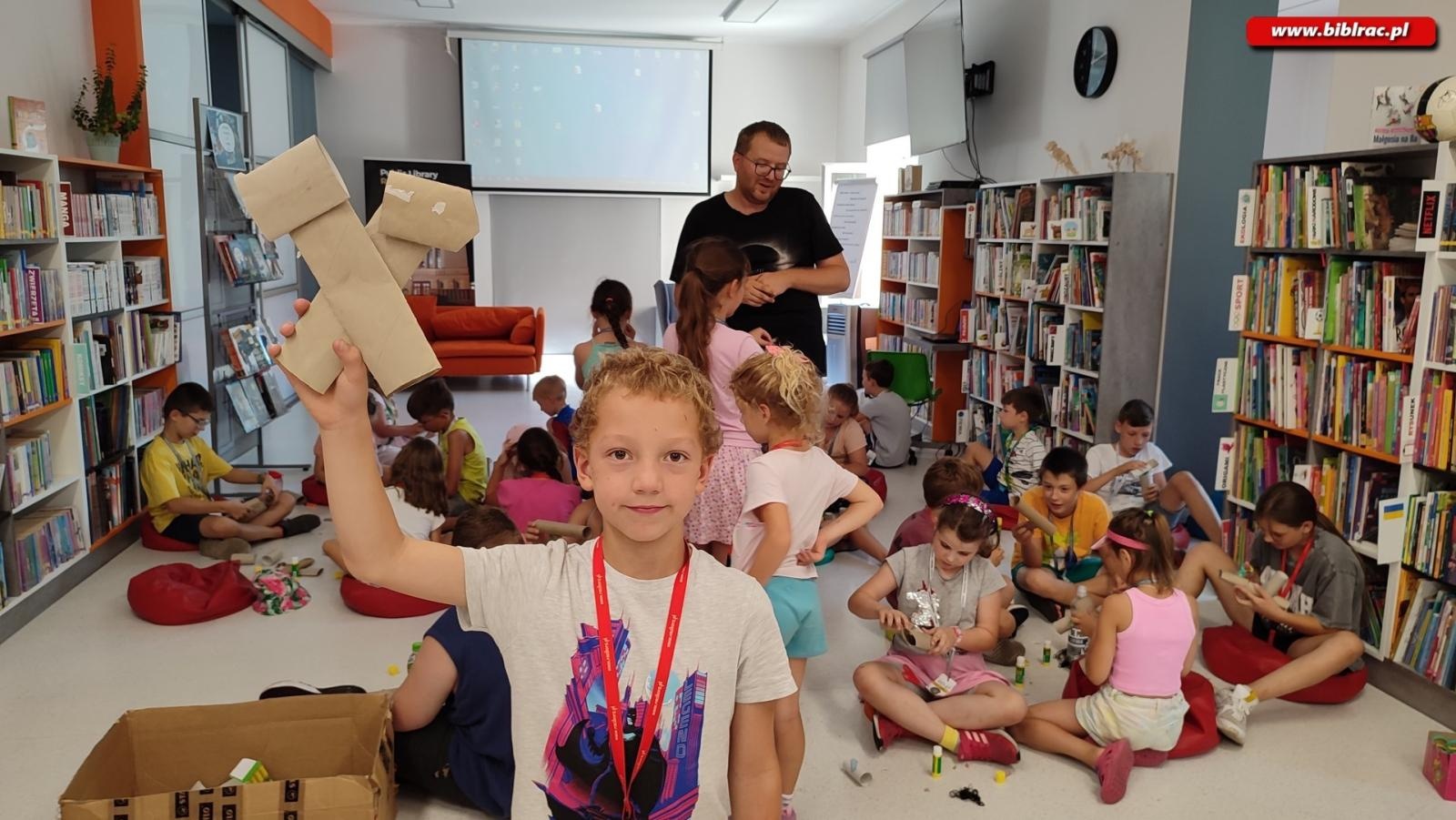 Zdjęcie w galerii na portalu naszraciborz.pl: Podróż do dawnej kopalni podczas Lata z Biblioteką wiadomości z regionu