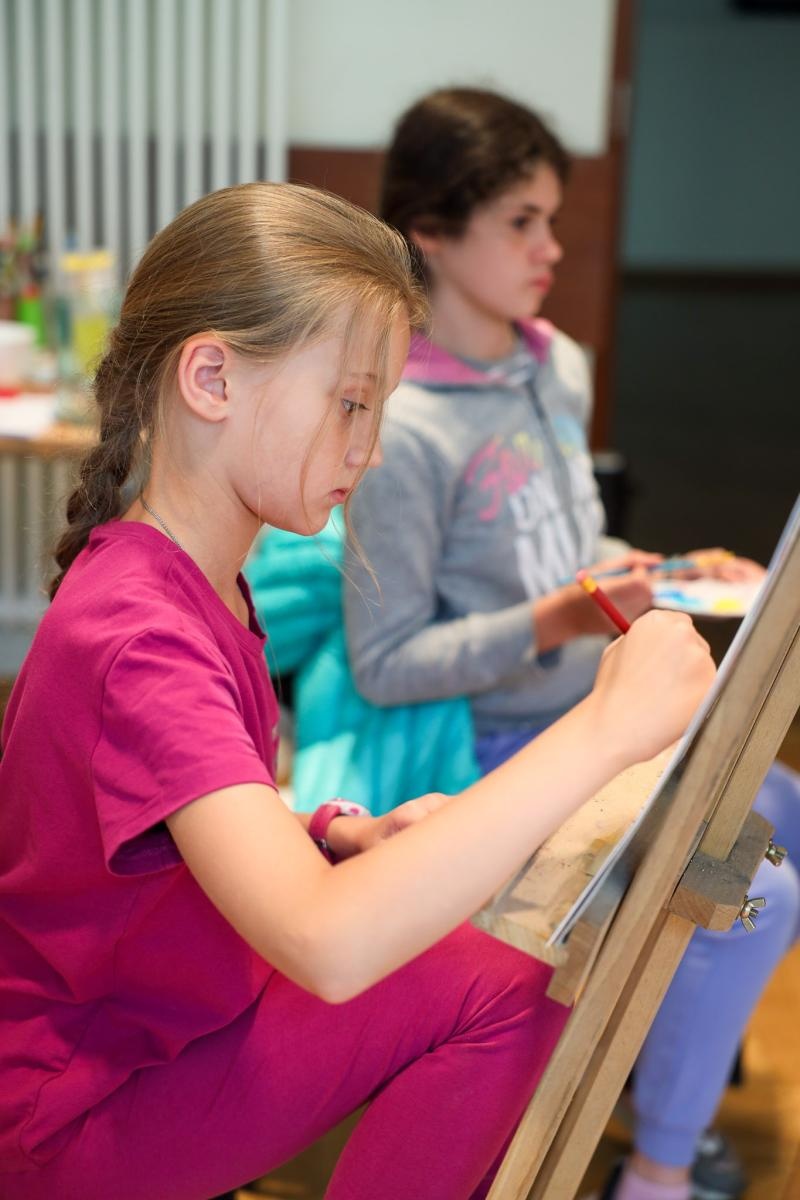 Zdjęcie w galerii na portalu naszraciborz.pl: Malarstwo i rysunek, czyli twórcza zabawa podczas letnich warsztatów w RCK wiadomości z regionu