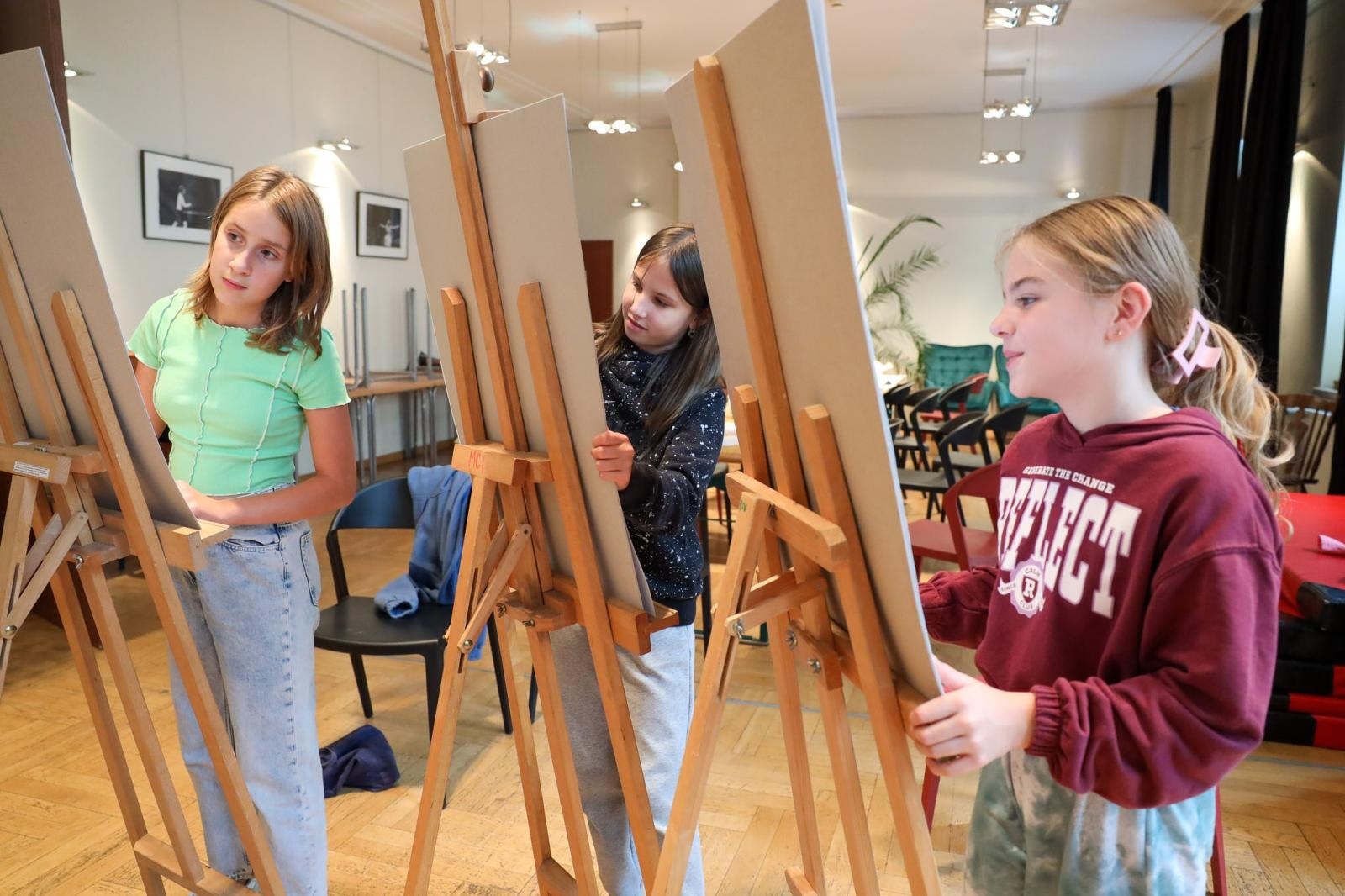 Zdjęcie w galerii na portalu naszraciborz.pl: Malarstwo i rysunek, czyli twórcza zabawa podczas letnich warsztatów w RCK wiadomości z regionu