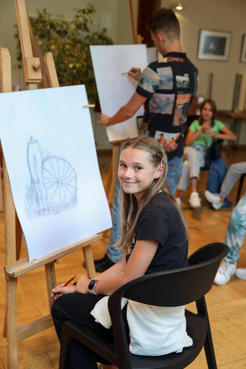 Zdjęcie w galerii na portalu naszraciborz.pl: Malarstwo i rysunek, czyli twórcza zabawa podczas letnich warsztatów w RCK wiadomości z regionu