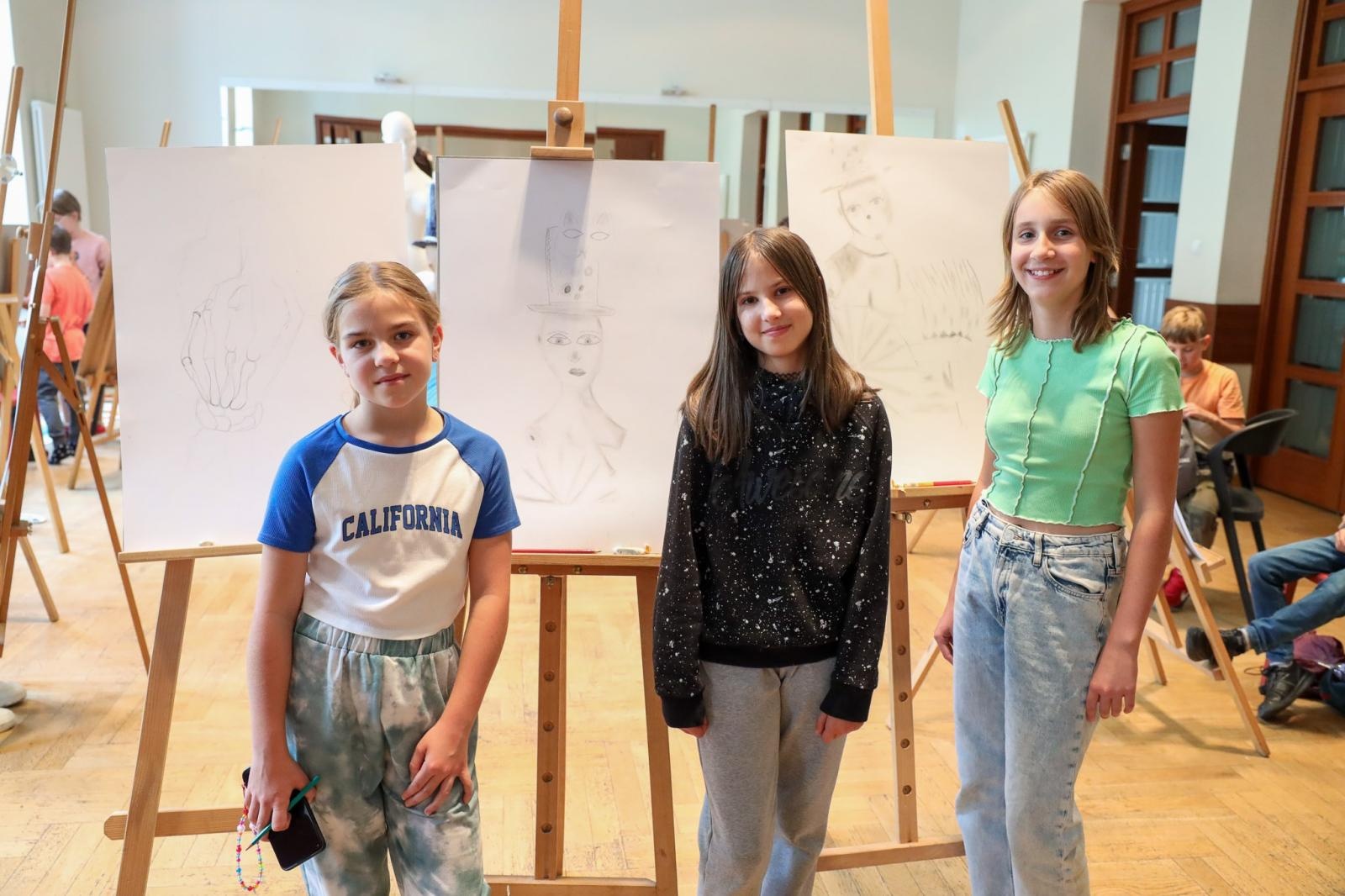 Zdjęcie w galerii na portalu naszraciborz.pl: Malarstwo i rysunek, czyli twórcza zabawa podczas letnich warsztatów w RCK wiadomości z regionu