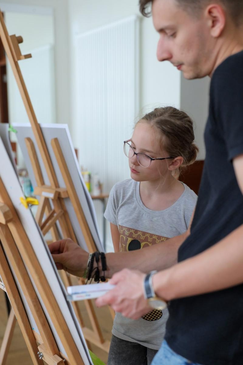 Zdjęcie w galerii na portalu naszraciborz.pl: Malarstwo i rysunek, czyli twórcza zabawa podczas letnich warsztatów w RCK wiadomości z regionu