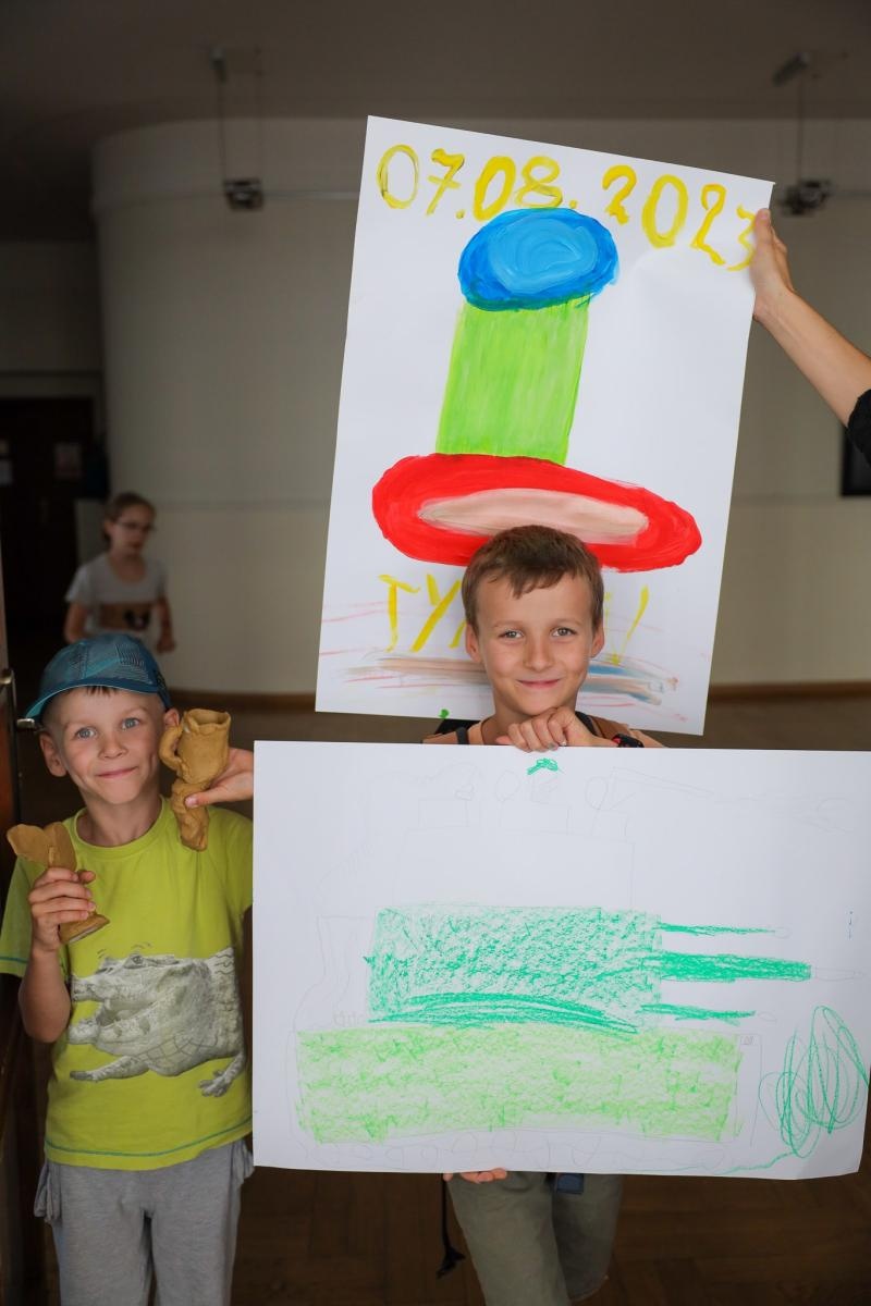 Zdjęcie w galerii na portalu naszraciborz.pl: Malarstwo i rysunek, czyli twórcza zabawa podczas letnich warsztatów w RCK wiadomości z regionu