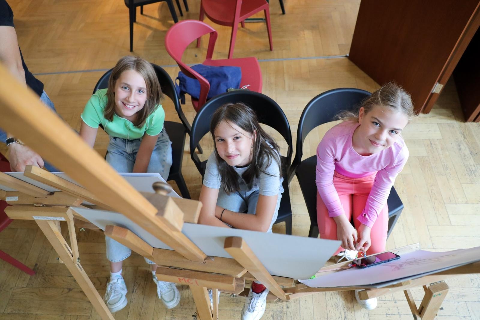 Zdjęcie w galerii na portalu naszraciborz.pl: Malarstwo i rysunek, czyli twórcza zabawa podczas letnich warsztatów w RCK wiadomości z regionu