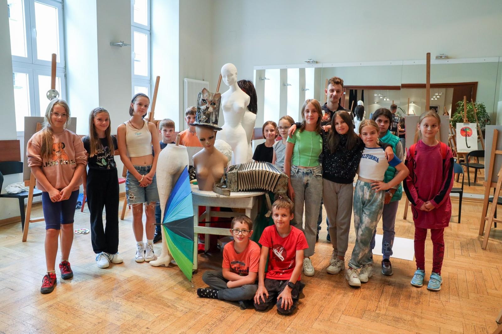 Zdjęcie w galerii na portalu naszraciborz.pl: Malarstwo i rysunek, czyli twórcza zabawa podczas letnich warsztatów w RCK wiadomości z regionu