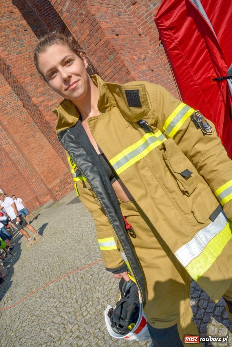 Zdjęcie w galerii na portalu naszraciborz.pl: Toughest Firefighter Racibórz - strażacka rywalizacja na pl. Dominikańskim [FOTO i WIDEO] wiadomości z regionu