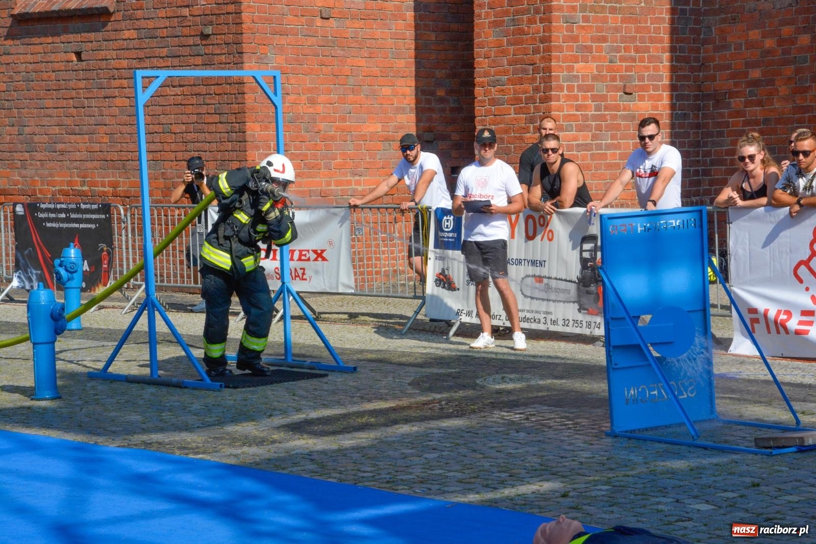 Zdjęcie w galerii na portalu naszraciborz.pl: Toughest Firefighter Racibórz - strażacka rywalizacja na pl. Dominikańskim [FOTO i WIDEO] wiadomości z regionu