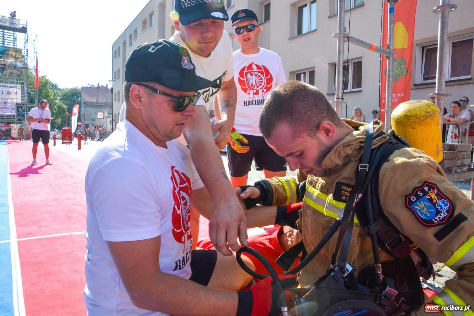 Zdjęcie w galerii na portalu naszraciborz.pl: Toughest Firefighter Racibórz - strażacka rywalizacja na pl. Dominikańskim [FOTO i WIDEO] wiadomości z regionu