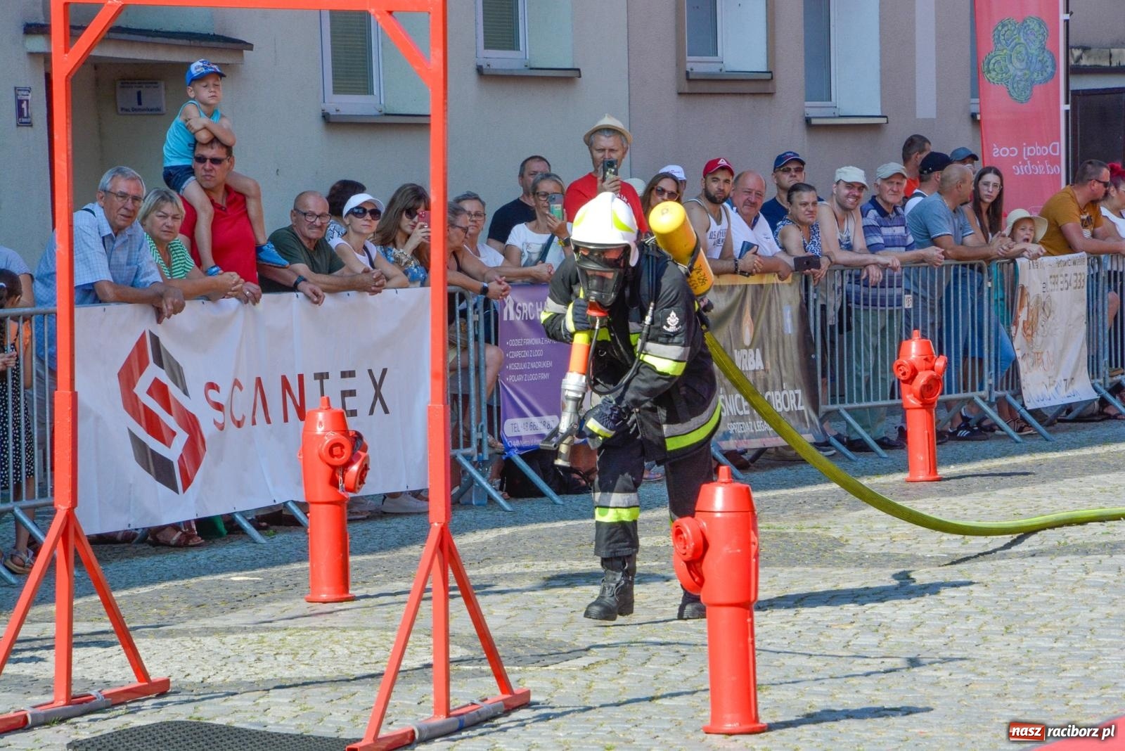 Zdjęcie w galerii na portalu naszraciborz.pl: Toughest Firefighter Racibórz - strażacka rywalizacja na pl. Dominikańskim [FOTO i WIDEO] wiadomości z regionu