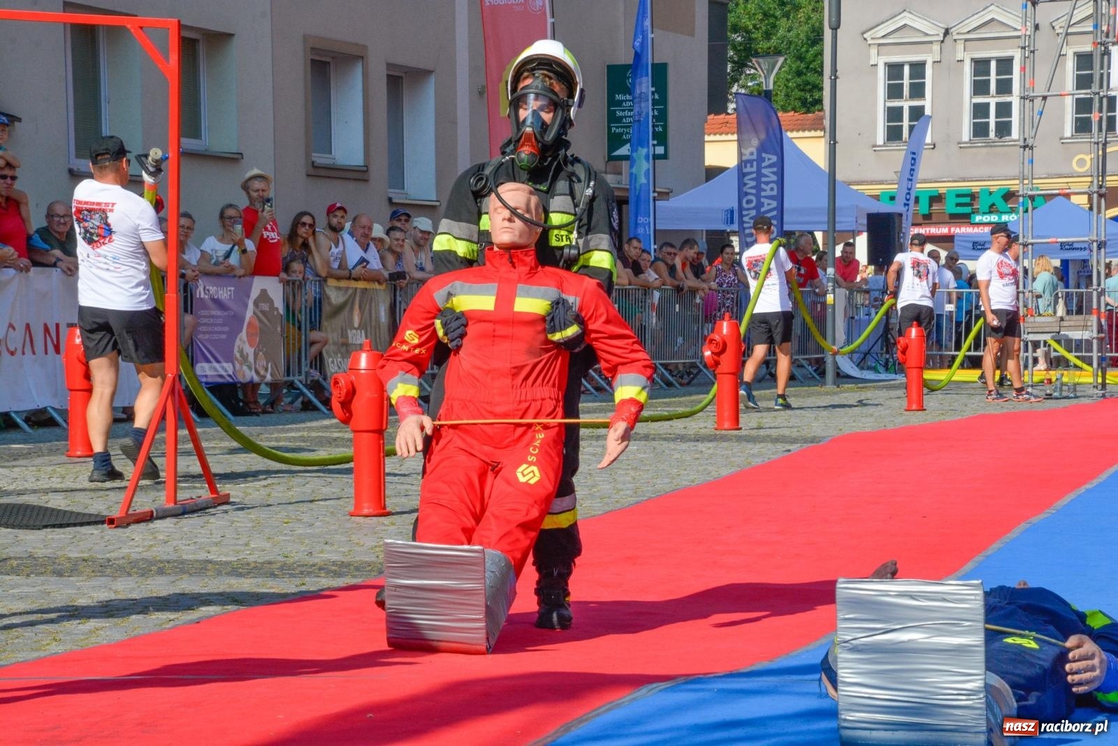 Zdjęcie w galerii na portalu naszraciborz.pl: Toughest Firefighter Racibórz - strażacka rywalizacja na pl. Dominikańskim [FOTO i WIDEO] wiadomości z regionu