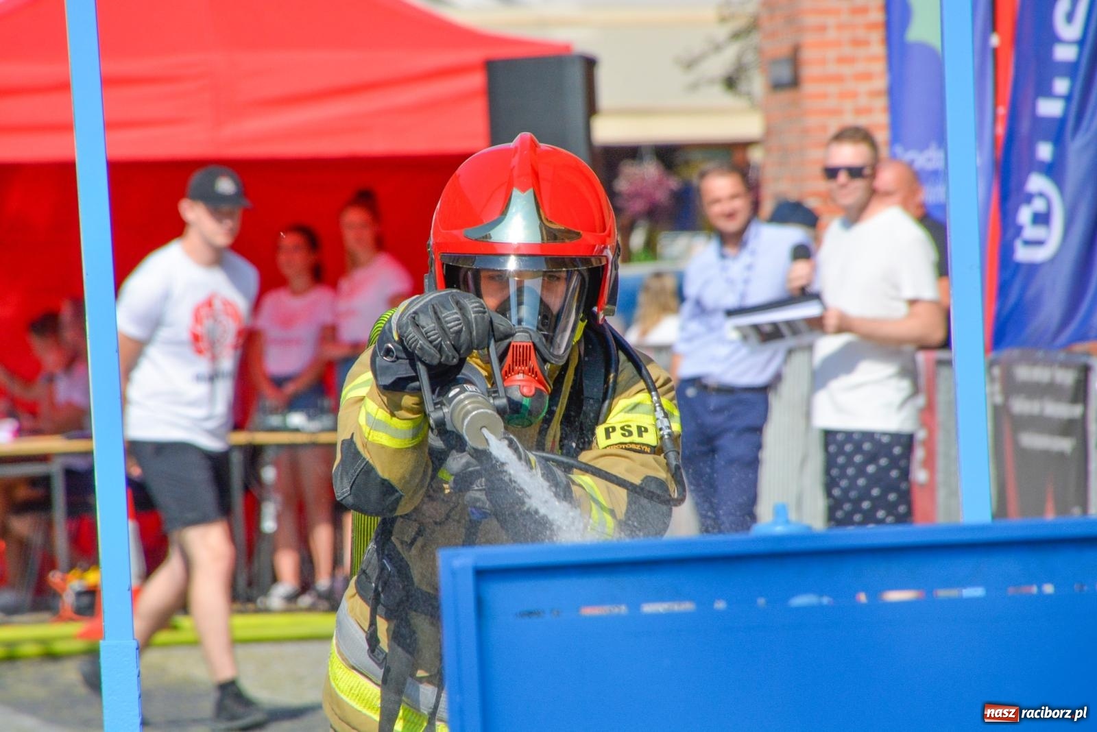 Zdjęcie w galerii na portalu naszraciborz.pl: Toughest Firefighter Racibórz - strażacka rywalizacja na pl. Dominikańskim [FOTO i WIDEO] wiadomości z regionu