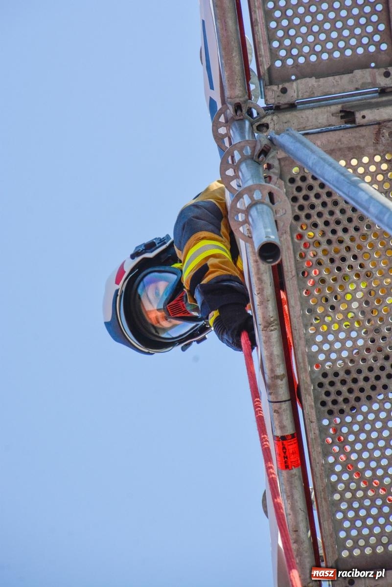Zdjęcie w galerii na portalu naszraciborz.pl: Toughest Firefighter Racibórz - strażacka rywalizacja na pl. Dominikańskim [FOTO i WIDEO] wiadomości z regionu