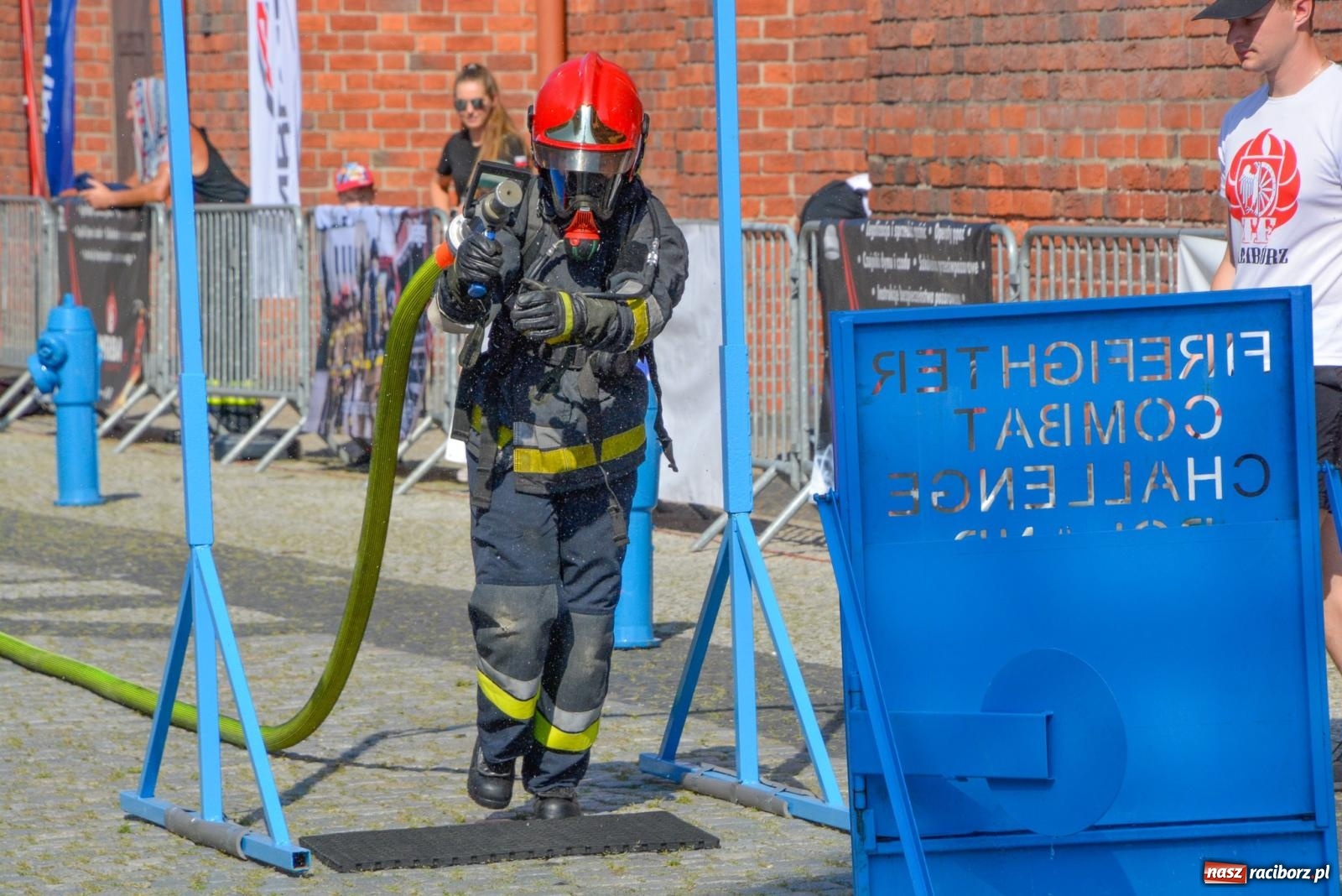 Zdjęcie w galerii na portalu naszraciborz.pl: Toughest Firefighter Racibórz - strażacka rywalizacja na pl. Dominikańskim [FOTO i WIDEO] wiadomości z regionu
