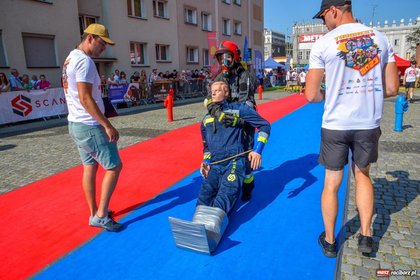 Zdjęcie w galerii na portalu naszraciborz.pl: Toughest Firefighter Racibórz - strażacka rywalizacja na pl. Dominikańskim [FOTO i WIDEO] wiadomości z regionu