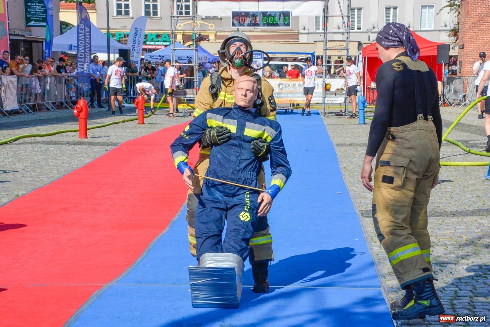 Zdjęcie w galerii na portalu naszraciborz.pl: Toughest Firefighter Racibórz - strażacka rywalizacja na pl. Dominikańskim [FOTO i WIDEO] wiadomości z regionu