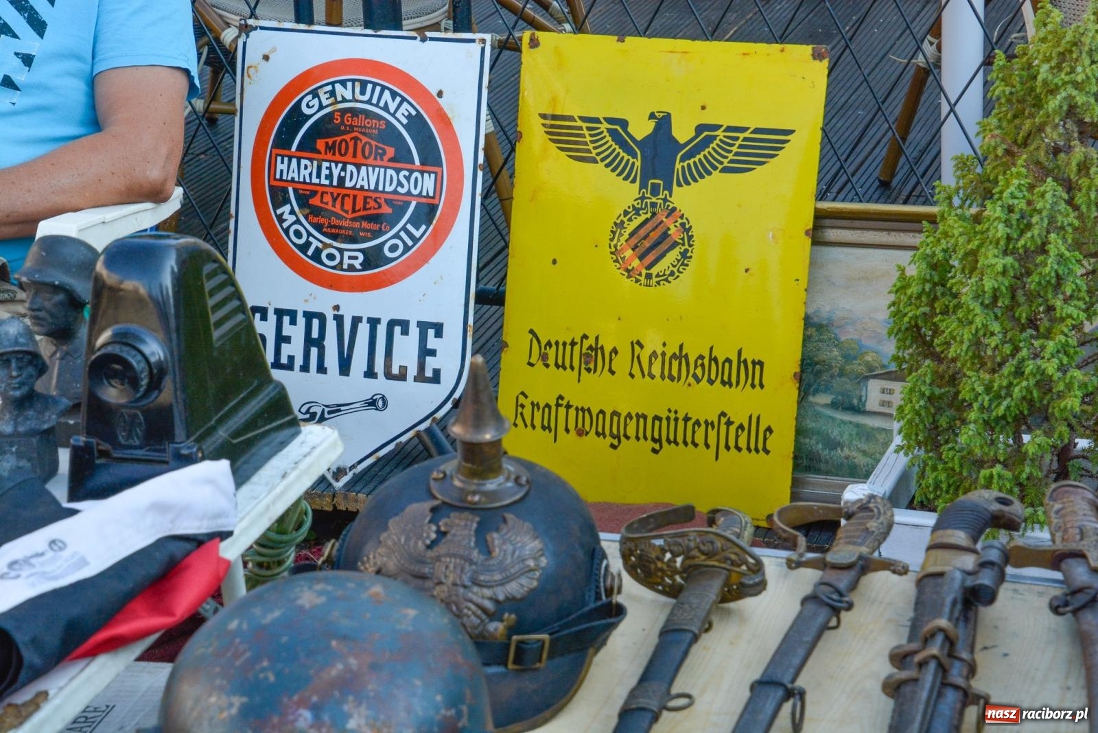 Zdjęcie w galerii na portalu naszraciborz.pl: Kupię młode panny, każdą ilość. Starocie i antyki przeniosły się na Rynek [FOTO i WIDEO] wiadomości z regionu