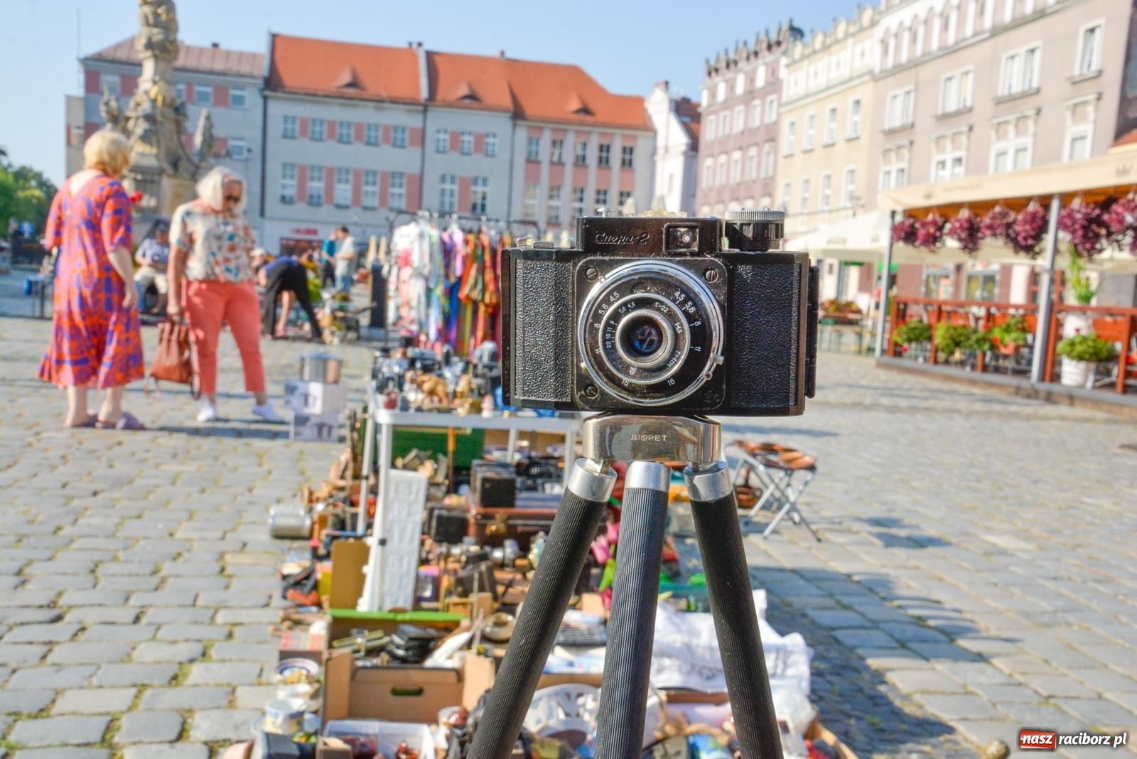 Zdjęcie w galerii na portalu naszraciborz.pl: Kupię młode panny, każdą ilość. Starocie i antyki przeniosły się na Rynek [FOTO i WIDEO] wiadomości z regionu