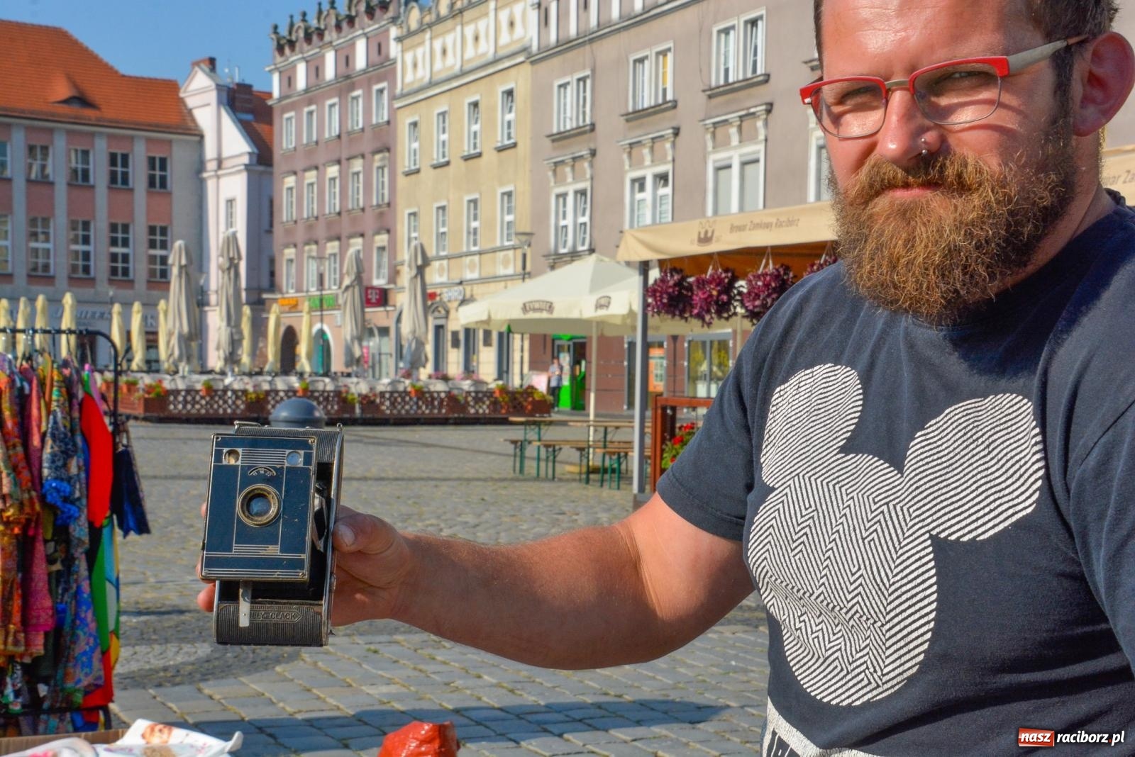 Zdjęcie w galerii na portalu naszraciborz.pl: Kupię młode panny, każdą ilość. Starocie i antyki przeniosły się na Rynek [FOTO i WIDEO] wiadomości z regionu