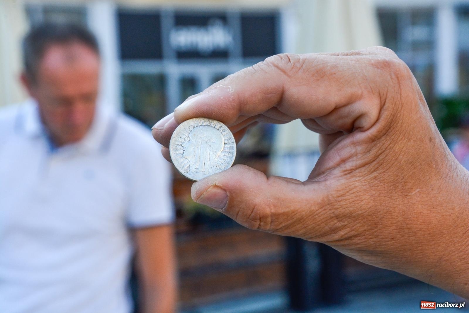 Zdjęcie w galerii na portalu naszraciborz.pl: Kupię młode panny, każdą ilość. Starocie i antyki przeniosły się na Rynek [FOTO i WIDEO] wiadomości z regionu