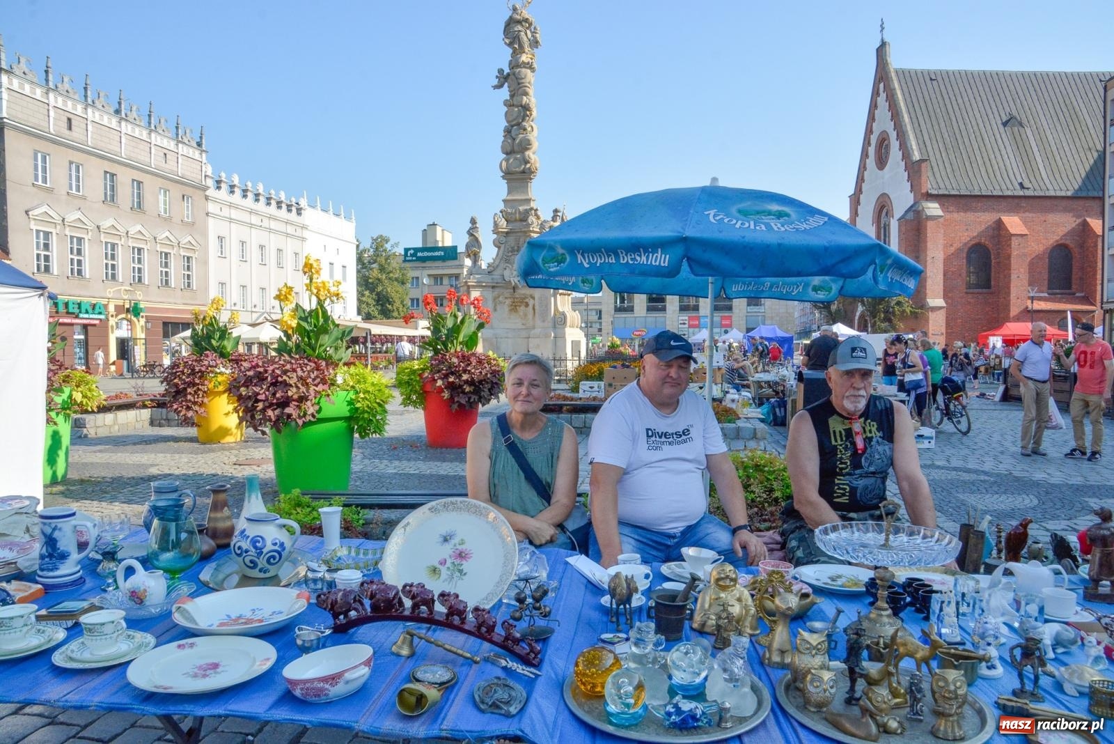Zdjęcie w galerii na portalu naszraciborz.pl: Kupię młode panny, każdą ilość. Starocie i antyki przeniosły się na Rynek [FOTO i WIDEO] wiadomości z regionu