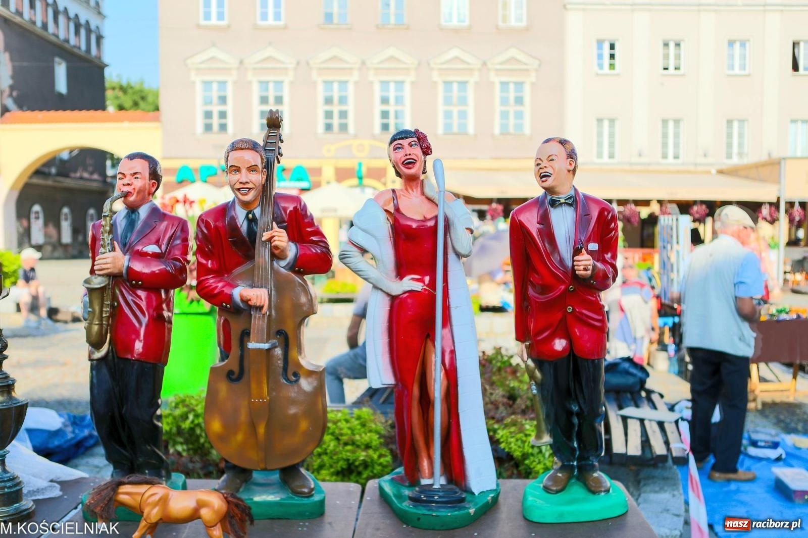 Zdjęcie w galerii na portalu naszraciborz.pl: Kupię młode panny, każdą ilość. Starocie i antyki przeniosły się na Rynek [FOTO i WIDEO] wiadomości z regionu