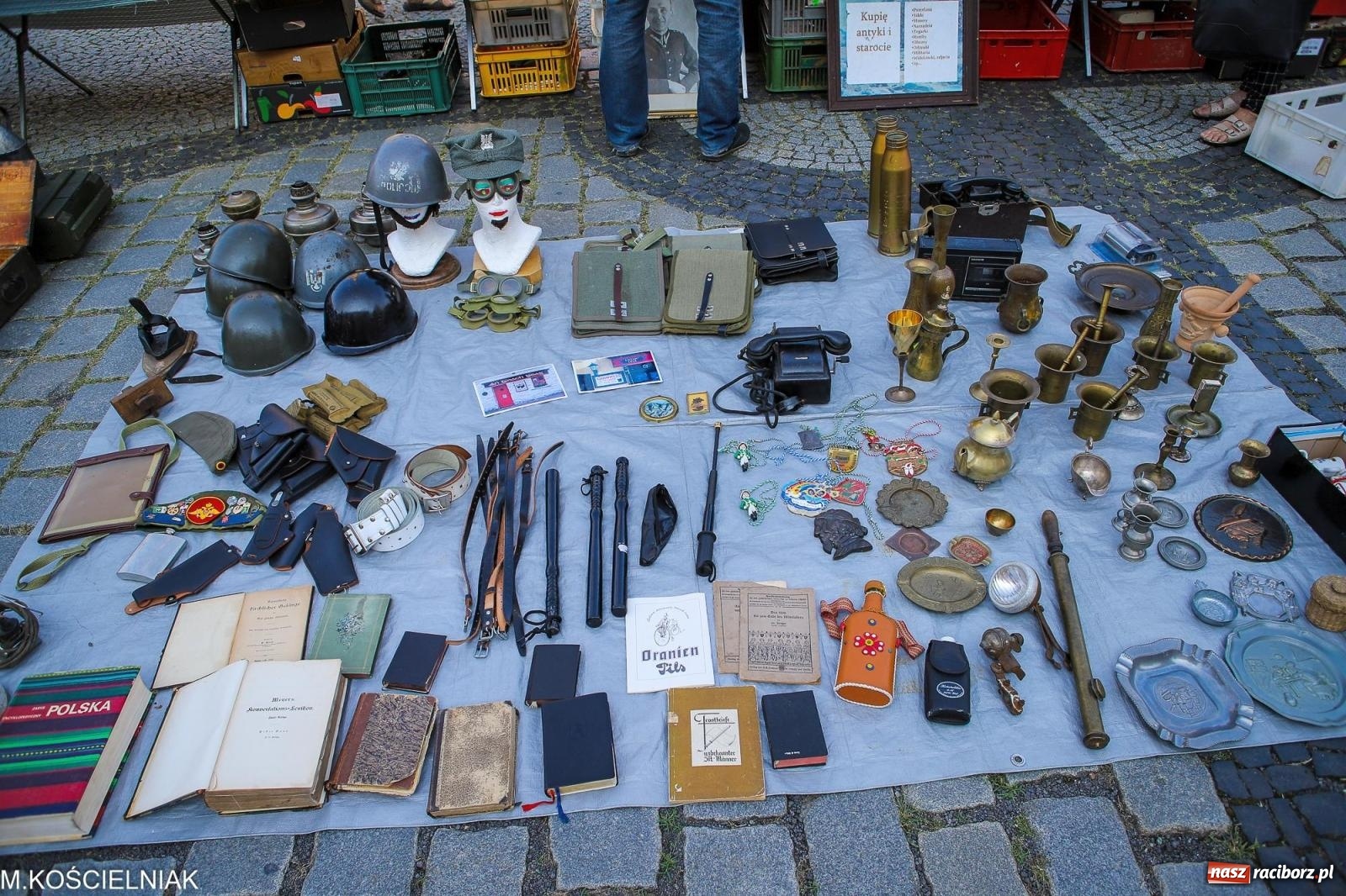 Zdjęcie w galerii na portalu naszraciborz.pl: Kupię młode panny, każdą ilość. Starocie i antyki przeniosły się na Rynek [FOTO i WIDEO] wiadomości z regionu