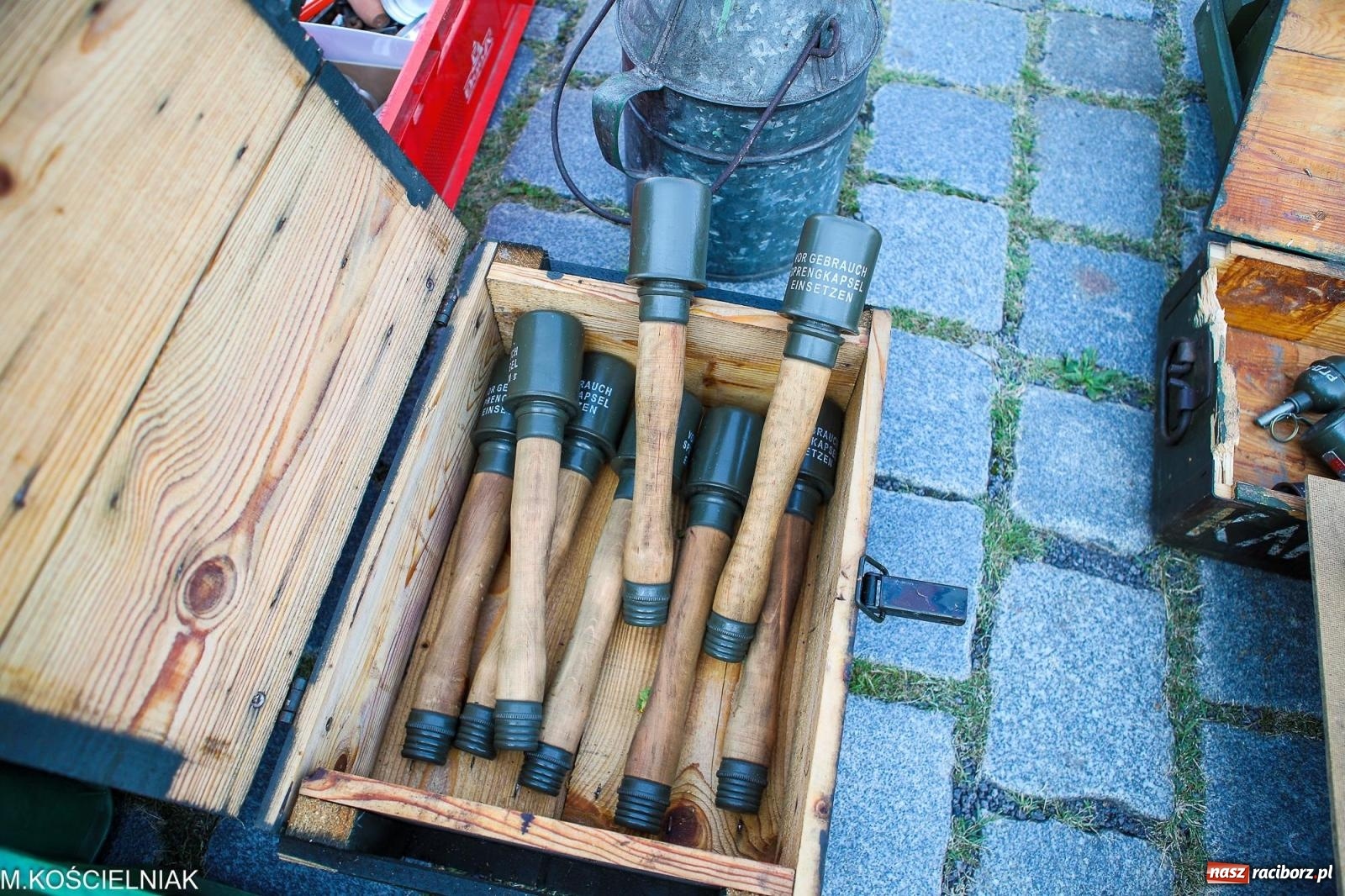 Zdjęcie w galerii na portalu naszraciborz.pl: Kupię młode panny, każdą ilość. Starocie i antyki przeniosły się na Rynek [FOTO i WIDEO] wiadomości z regionu