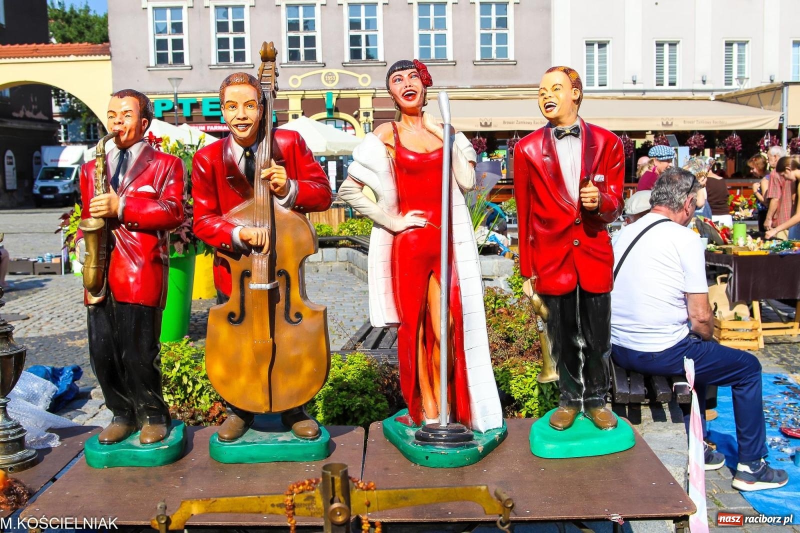 Zdjęcie w galerii na portalu naszraciborz.pl: Kupię młode panny, każdą ilość. Starocie i antyki przeniosły się na Rynek [FOTO i WIDEO] wiadomości z regionu