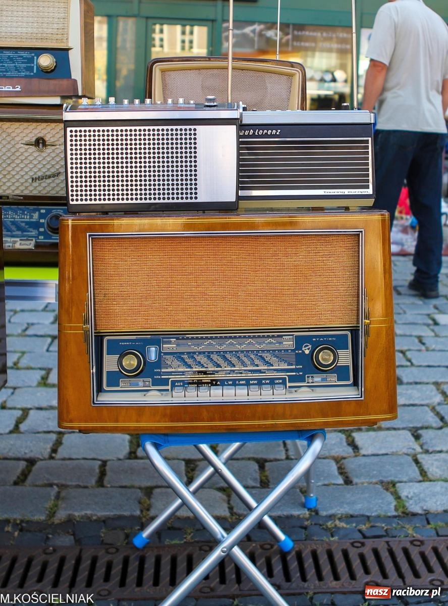 Zdjęcie w galerii na portalu naszraciborz.pl: Kupię młode panny, każdą ilość. Starocie i antyki przeniosły się na Rynek [FOTO i WIDEO] wiadomości z regionu