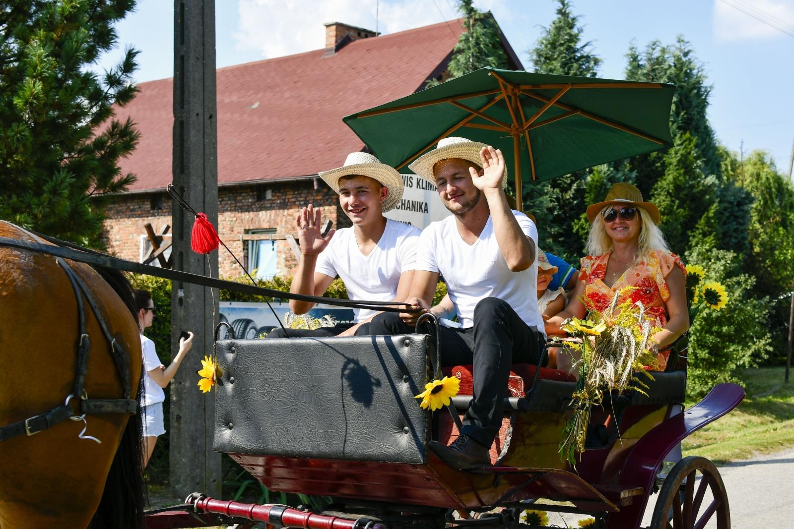 Zdjęcie w galerii na portalu naszraciborz.pl: W Łańcach odbyły się dożynki. Pierwsze w powiecie [FOTO i WIDEO] wiadomości z regionu