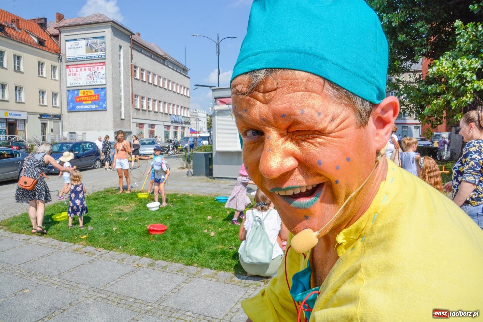 Zdjęcie w galerii na portalu naszraciborz.pl: Gramy i sadzimy. Festiwal Jabłonki Swawole w Raciborzu wiadomości z regionu